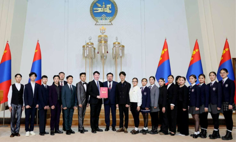 Арвайхээрсумын ЕБ-ЫН1 ДҮГЭЭР СУРГУУЛИЙН Г.Энхсайхан багштай “Болор-4” бүжгийн хамтлаг “2025 оны онцлох баг”боллоо. 
Уран бүтээл, хичээл зүтгэл, авьяас чадвараараа бусдыгаа манлайлан, бахархал төрүүлсэн хамт олонд халуун баяр хүргэе! &#55357&#56399&#55357&#56399&#55357&#56399&#55357&#56399
Цаашдын уран бүтээлд нь өндөр амжилт хүсье! &#55356&#57225&#55356&#57225&#55356&#57225&#55356&#57225