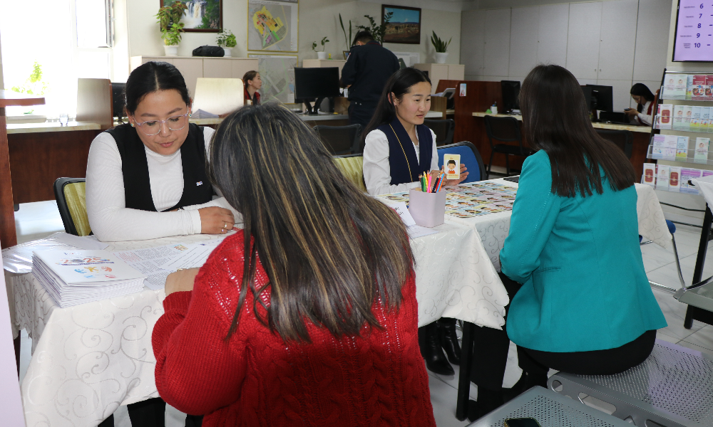 
✅2026.04.27 
✅2026.04.28-ны өдрүүдэд болох төрийн байгууллагуудын "НЭЭЛТТЭЙ ӨДӨРЛӨГ"-т иргэд та бүхнийг урьж байна. 
Байгууллагуудын үйл ажиллагаатай танилцаж, өөрт хэрэгтэй мэдээ, мэдээллийг нэг дороос аваарай. 👍👍👍
Өдөрлөгийн үеэр ХГБХХГ-аас дараах зөвлөгөө, мэдээллийг иргэдэд хүргэнэ. 
1. Хүүхдийн мөнгө, тэтгэмжийн тухай
2.Сэтгэл зүйн оношилгоо, анхан шатны зөвлөгөө 
3. Хүүхэд, гэр бүлийн хөгжлийн үйлчилгээ 
4.Хүүхэд, гэр бүлийн хамгааллын үйлчилгээ
#хүүхэд_гэрбүл
#Халуун_Ам_Бүл_Төсөл
#Хайрлагдсан_хүүхэд 
#ХүнийХөгжил