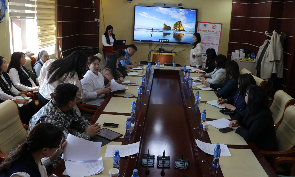 
Б.Сайнжаргал: /Аймгийн ЗДТГ-ын НБХ-ийн дарга/
"Бид төслийн хүрээнд оролцогч талуудыг хамруулан хэрэгжүүлж буй ажлын явц, үр дүнг улирал тутам хэлэлцүүлгээр дүгнэж, цаашдын үйл ажиллагааг сайжруулах чиглэлээр ажиллана"
#хүүхэд_гэрбүл
#Халуун_Ам_Бүл_Төсөл
#Хайрлагдсан_хүүхэд