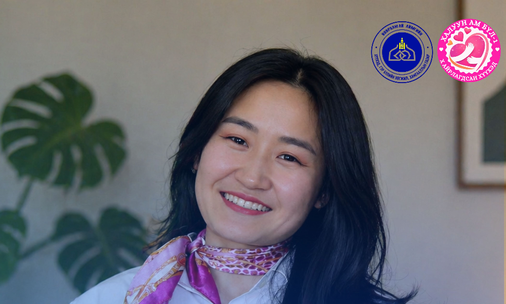 
✅️Хүүхдийг зодож шийтгэх нь айдас, түгшүүрийг нэмэгдүүлж, эцэг эхээсээ эмээх, өөрийгөө чөлөөтэй #илэрхийлж чадахгүй болгоход хүргэдэг. #Мөн өөрийгөө “муу хүүхэд” гэж бодох, өөртөө итгэх итгэл нь буурах эрсдэлтэй. Ийм орчинд өссөн хүүхэд асуудлыг хүчээр шийдэх хандлагыг дуурайж, бусдад мөн адил хандаж болзошгүй. #Үүнээс гадна эцэг эхтэйгээ итгэлцэх холбоо суларч, нууцлах, худал хэлэх байдал нэмэгддэг.
Хүүхдийг #зөв хүмүүжүүлэхийн тулд тайван харилцаж, алдааг нь ойлгуулан тайлбарлах нь чухал. Тодорхой, #ойлгомжтой дүрэм тогтоож, түүнийгээ #тогтвортой мөрдүүлэх хэрэгтэй. 
#Шийтгэхээс илүү үйлдлийнх нь үр дагаврыг мэдрүүлж ойлгуулах нь үр дүнтэй. Мөн #сайн үйлдлийг нь анзаарч, магтаж урамшуулах нь эерэг зан төлөвийг дэмждэг. 
#Хамгийн чухал нь эцэг эх өөрсдөө үлгэрлэн, тайван, #хүндэтгэлтэй харилцах хэрэгтэй шүү.
#зодож_шийтгэхийн_эсрэг 
#хүүхэдхамгаалал 
#хүүхэдхөгжил